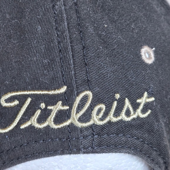 Titleist Black Golf Cap Hat Adjustable Strap Embroidered Logo by New Era - Picture 5 of 9